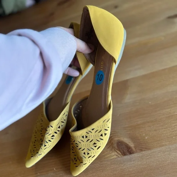 New Madden Girl Size 10 mustard, yellow pull on flats - Picture 2 of 6